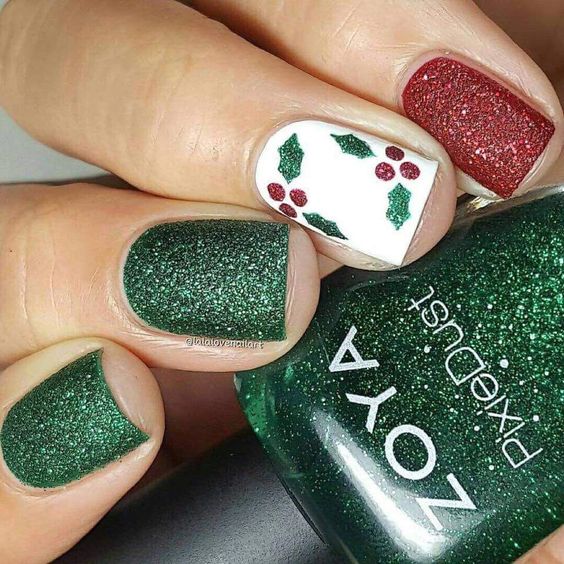 30 Festive and easy Christmas nail art designs you must try. juelzjohn