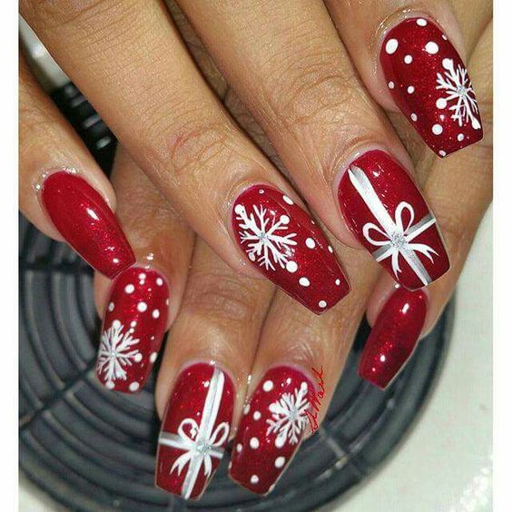 30 Festive and easy Christmas nail art designs you must try. juelzjohn