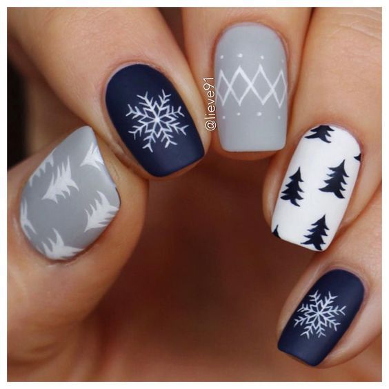 easy Christmas nail art ideas