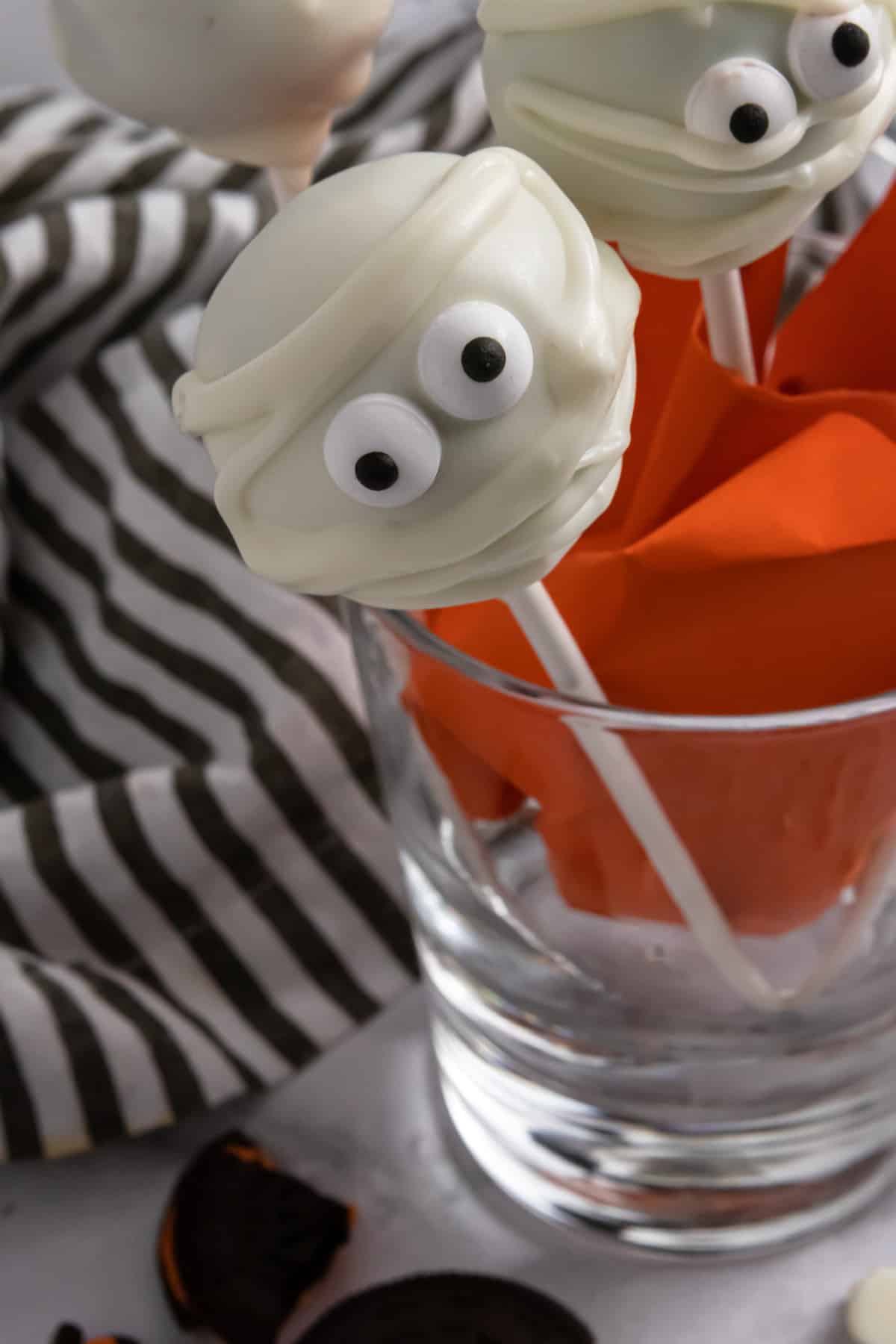 18 Must try Halloween cake pops that are perfect for entertaining ...