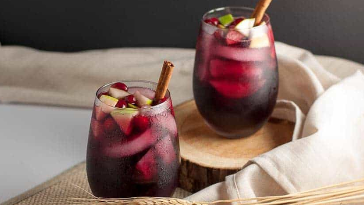 Friendsgiving drink ideas that are easy & ridiculously good